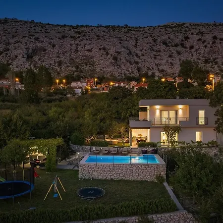 Villa Up With Panoramic Views Of Picturesque Landscape And Sea *