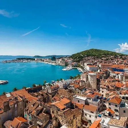 Up With Panoramic Views Of Picturesque Landscape And Sea Villa *